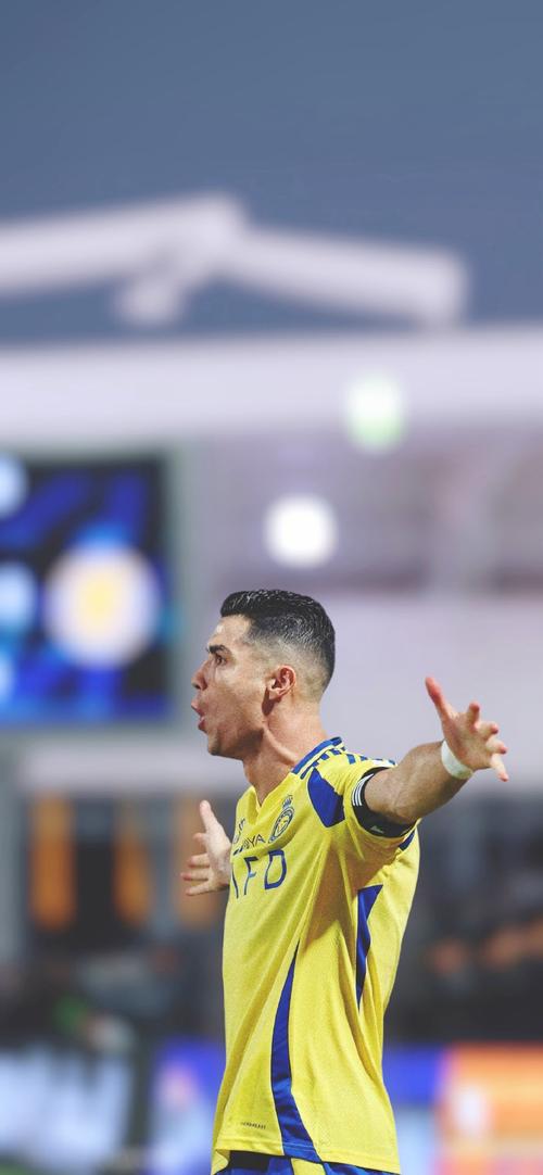 球迷比赛期间骂尤文踢得太烂，斯帕莱蒂回击：你们想怎样？（球迷比赛中怒斥尤文表现糟糕，斯帕莱蒂反问：你们还想怎样？）