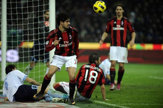 篮球NBA公布球衣销量榜，新晋巨星登顶（NBA最新球衣销量榜出炉，新星荣登榜首）