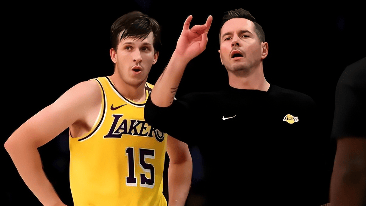 每体：法兰克福球迷在诺坎普制造骚乱，将面临欧足联的处罚（每体：法兰克福球迷在诺坎普引发混乱，或将遭欧足联惩处）