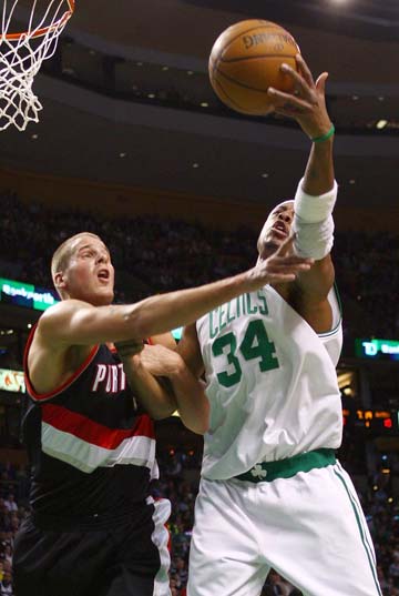 切尔西客战亚特兰大首发：内托、卢克曼出战，佩德罗先发（切尔西客场对阵亚特兰大首发出炉：佩德罗首发，内托与卢克曼在列）