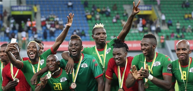 夏窗转会标王坑惨米兰：3700万先生低效，缺乏9号问题更严重了（米兰被夏窗标王拖累：3700万引援低迷，9号位空缺雪上加霜）