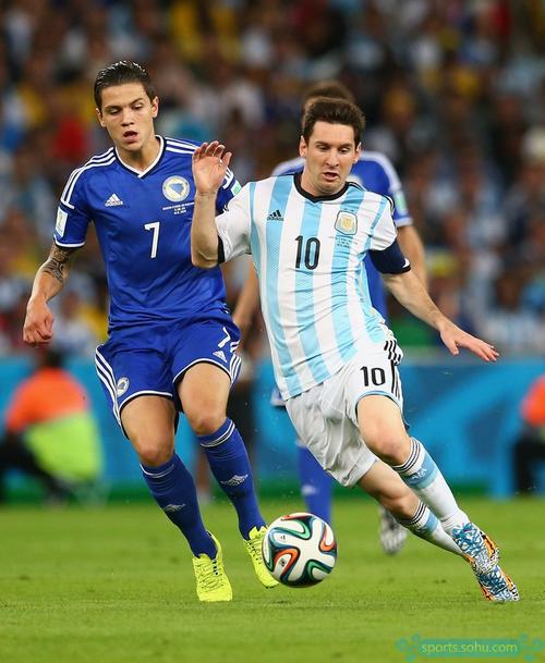 空接之城重聚！保罗更新社媒，晒出与格里芬、小乔丹视频通话（空接之城再聚首：保罗社媒晒与格里芬、小乔丹视频连线）