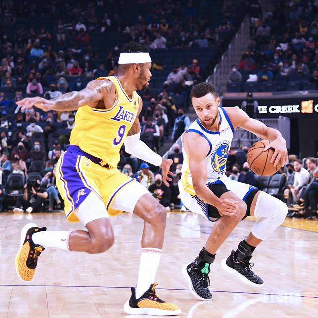 世界最经典的十大足球技巧（盘点全球最经典的十大足球绝技）