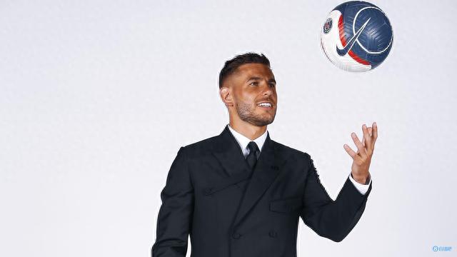 TA：多家豪门关注小将斯密特，阿尔克马尔对其估价约6000万欧（TA：阿尔克马尔为小将斯密特标价约6000万欧，多家豪门正在关注）